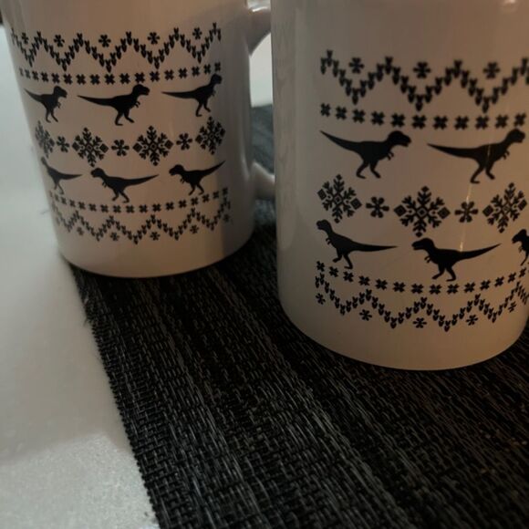 Pair of Jurassic World logo coffee mugs - Picture 7 of 7